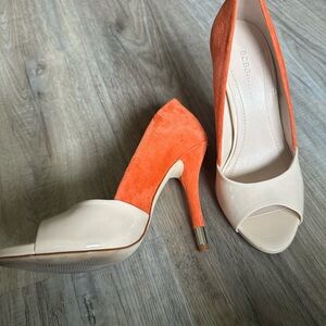 I’m selling this BCBG ENERATION size 7B/37 good condition.